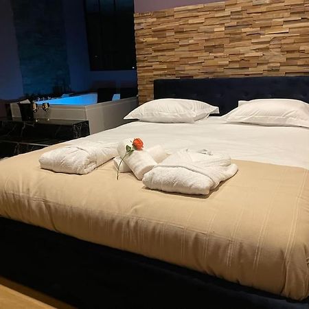 Bonnieres-sur-Seine Le Cocon Des Granges - Suite Sauna Jaccuzi Spa מראה חיצוני תמונה